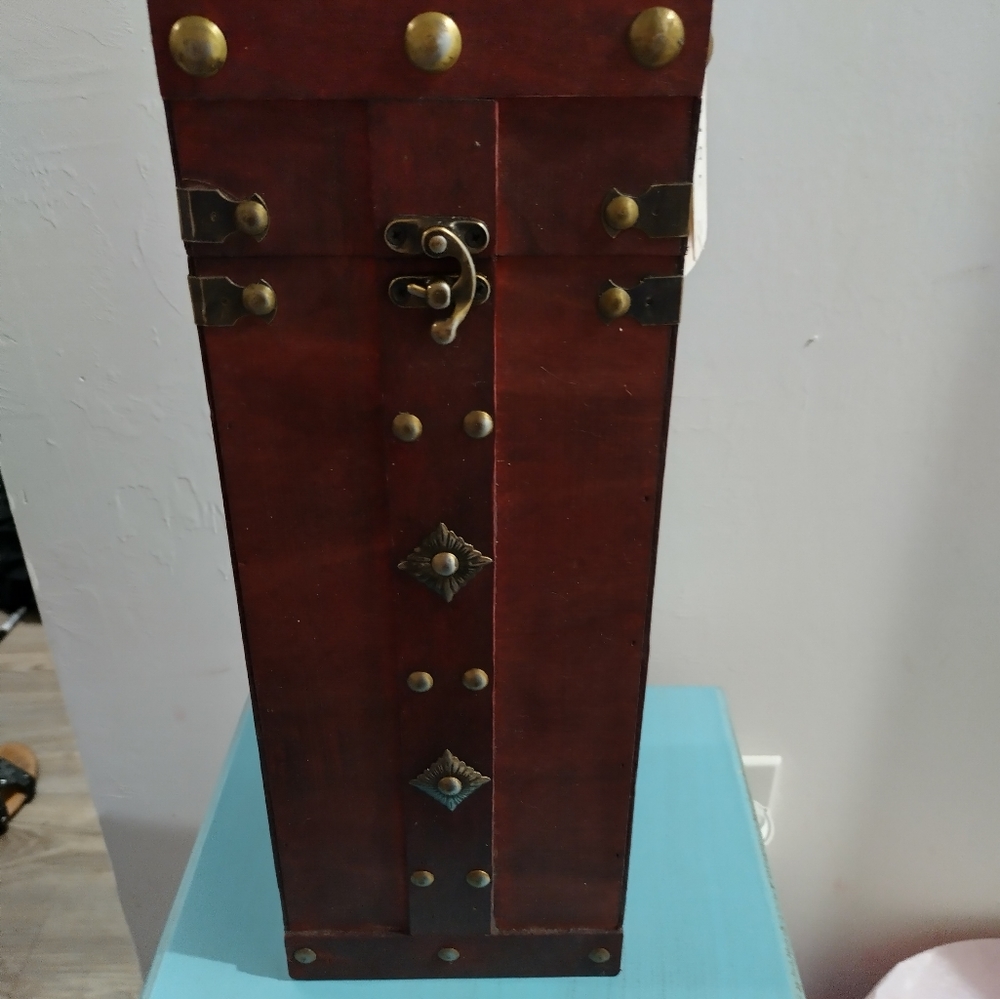 Treasure chest wine box